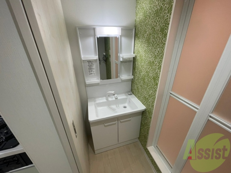 洗面設備　シャンプードレッサー。身支度はここでばっちりですね。