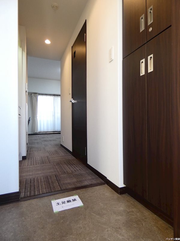 玄関　別号室の為、　現状優先
