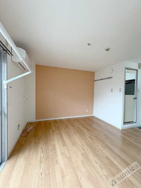 居室・リビング　アクセントクロスがオシャレを演出♪♪