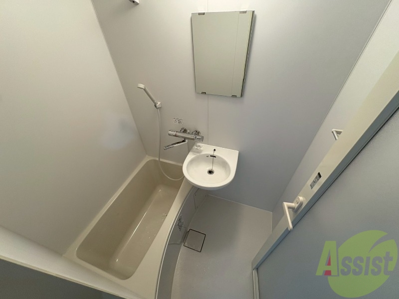 バス・シャワールーム　浴室です。浴槽は体全身が浸かるくらいの大きさでした。