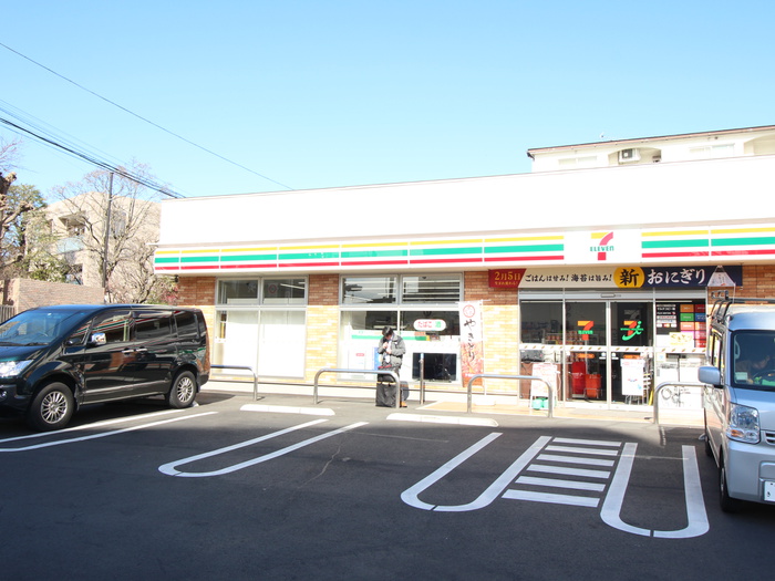 コンビニ　セブンイレブン目黒鷹番1丁目店（コンビニ）まで70m