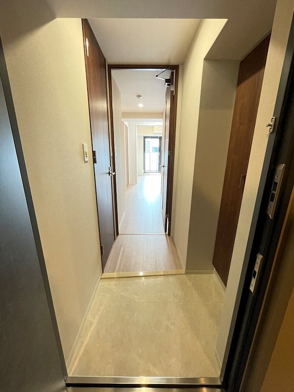 玄関　同タイプのお部屋です