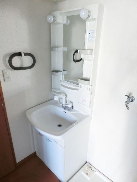 洗面設備　忙しい朝も便利な独立洗面台付き