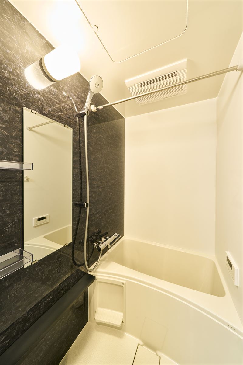 バス・シャワールーム　落ち着いた空間のお風呂です