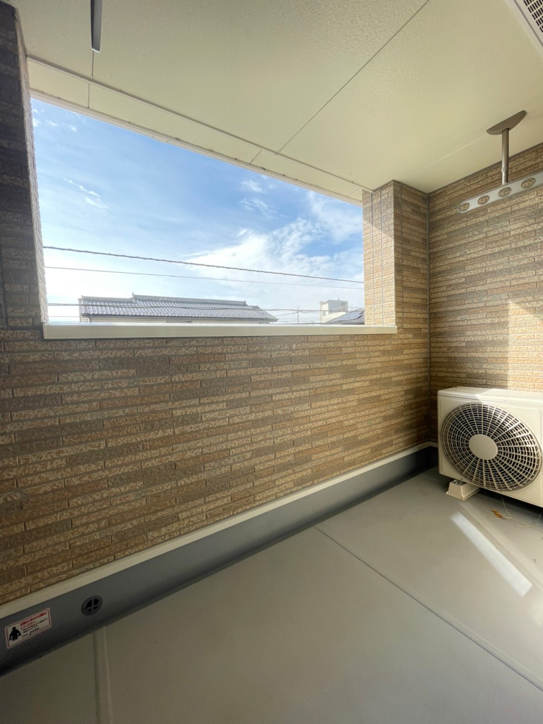 バルコニー　同建物別号室