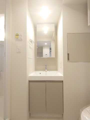 洗面設備　※参考写真　同タイプ（別部屋）1411号室の写真となります。