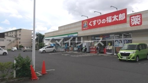 コンビニ　ファミリーマート 柏新富町店（コンビニ）まで688m