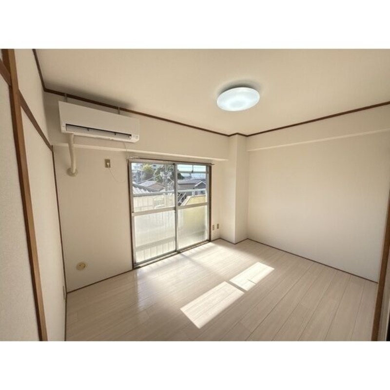 居室・リビング　図面と現状に相違がある場合には現状を優先