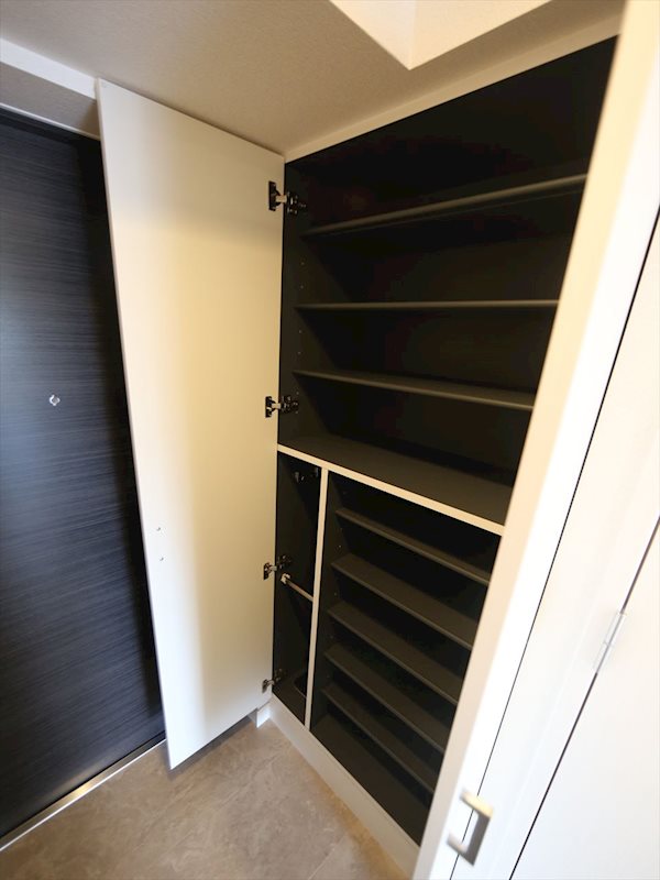 玄関　玄関　シューズボックス