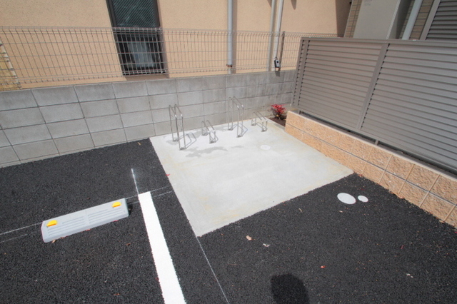 その他　駐輪ラックもございます。