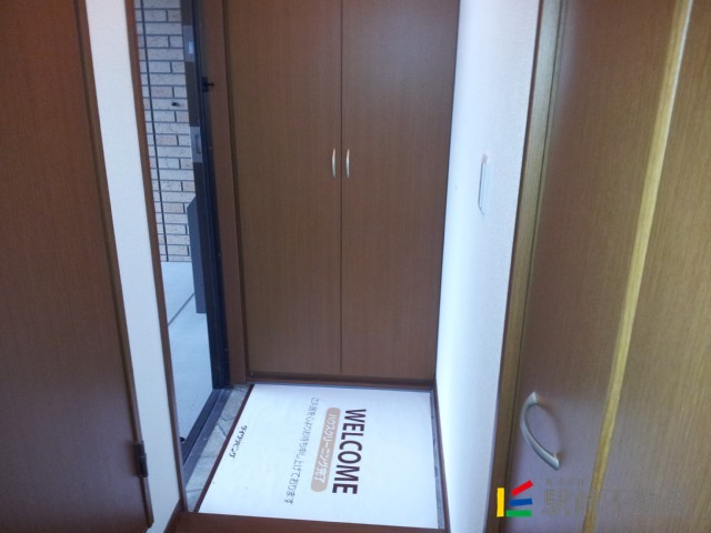 玄関　靴箱ついてます