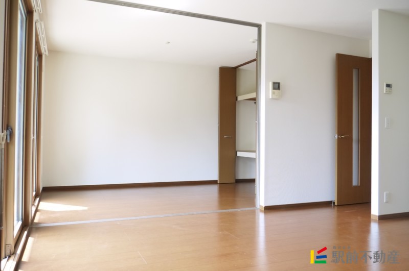 居室・リビング　カウンターキッチンです