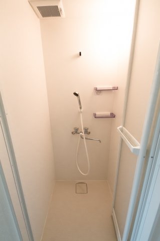 バス・シャワールーム　専用シャワールーム。