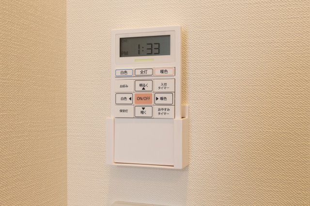 その他設備　調光式照明器具・マットレス付きシングルベッド・デスクチェア完