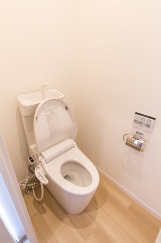 トイレ　専用ウォシュレット付き