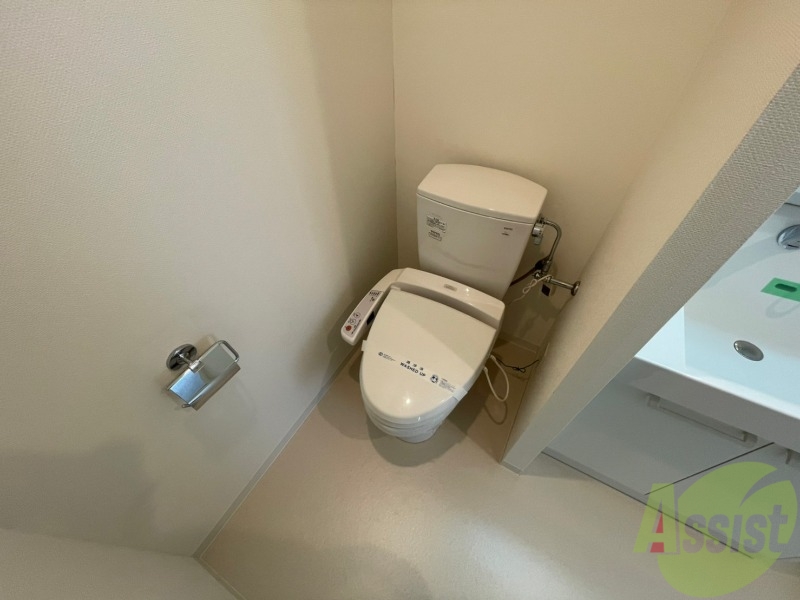トイレ　ウォシュレット機能がついたトイレです。安心して使用できます。