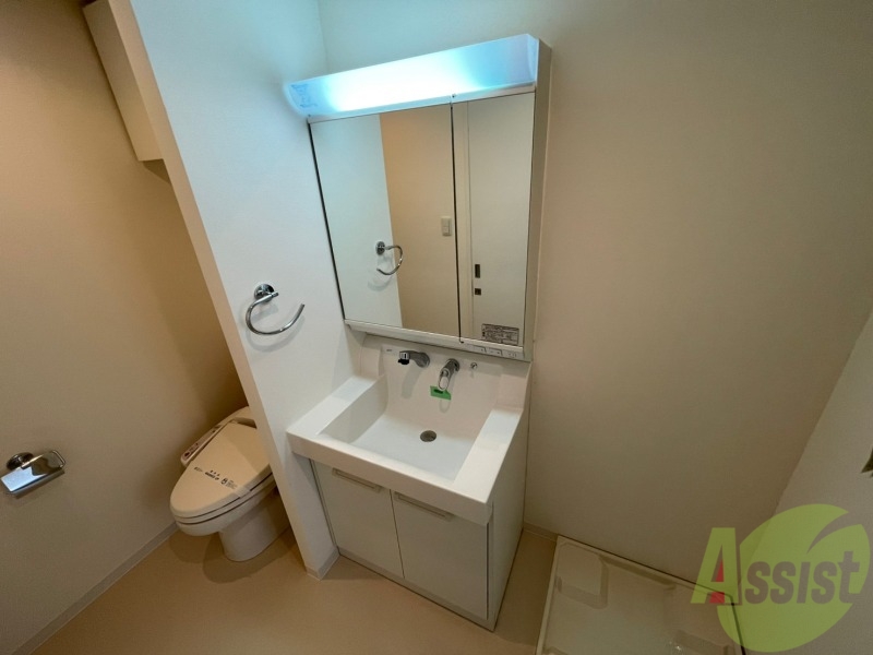 洗面設備　シャンプードレッサー。身支度はここでばっちり。