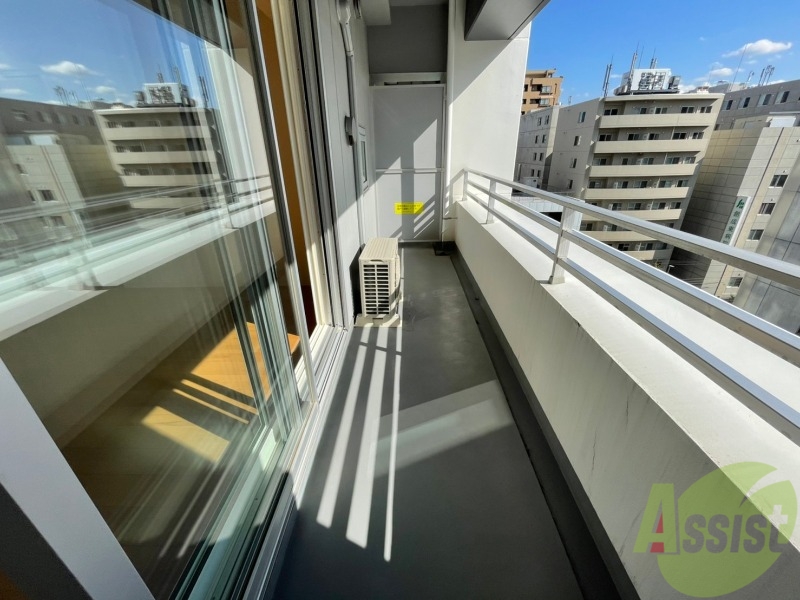 バルコニー　こちらはバルコニー。洗濯物が干せるようになっています。