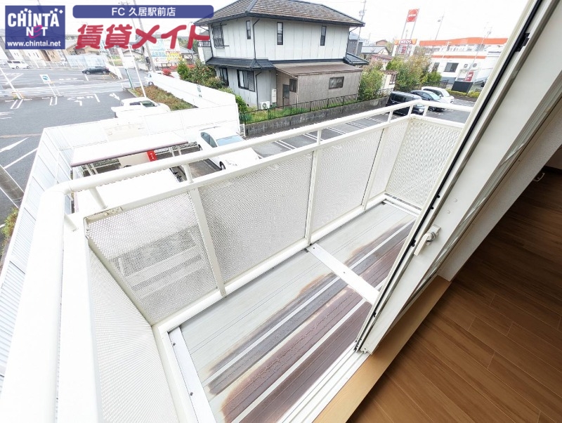 バルコニー　同タイプ部屋写真です。