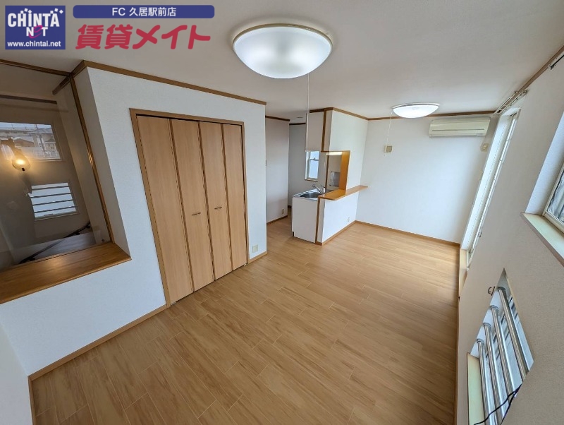 居室・リビング　同タイプ部屋写真です。