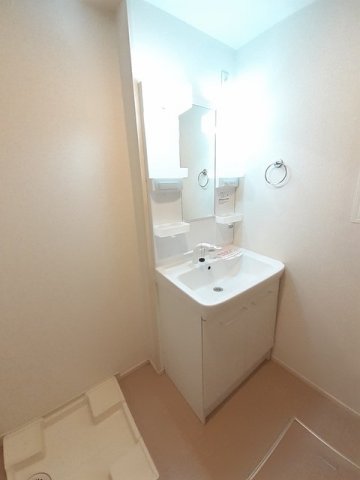 洗面設備　使いやすい洗面所です