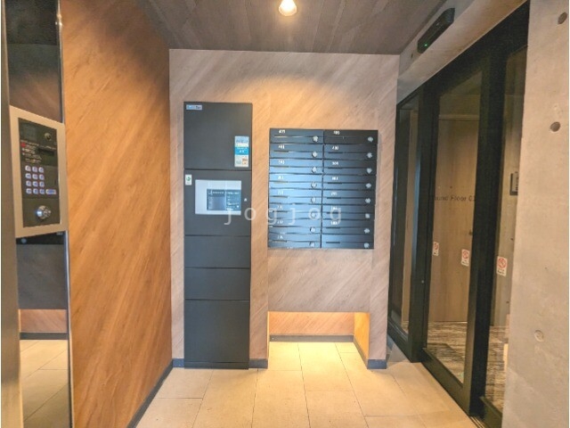 エントランス　オートロック、宅配ボックス有