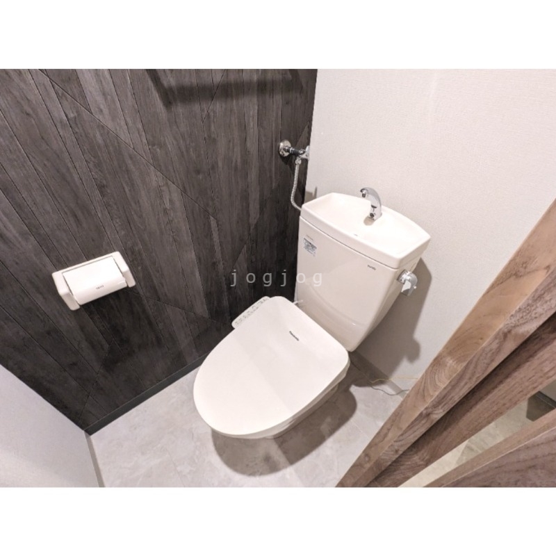 トイレ　温水洗浄便座付き