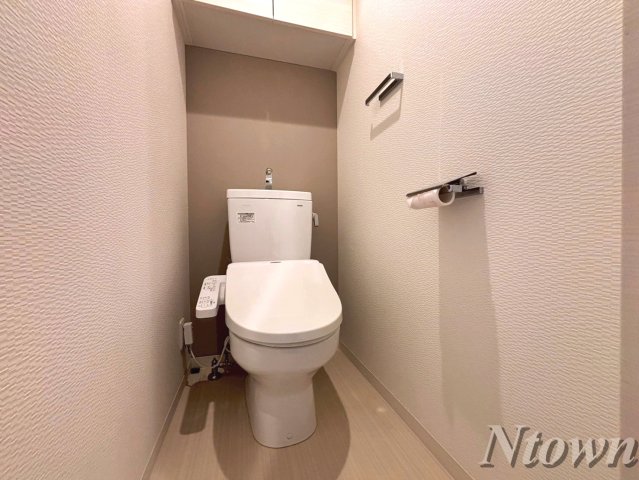 トイレ　落ち着いた色調のトイレです