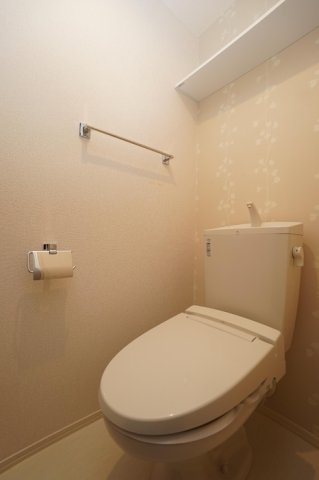 トイレ　温水洗浄暖房便座