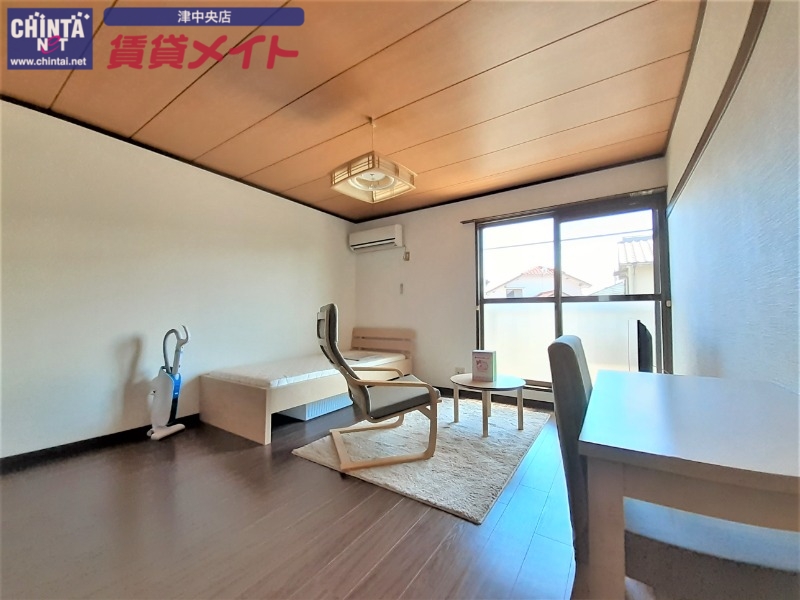 居室・リビング　同物件別室写真