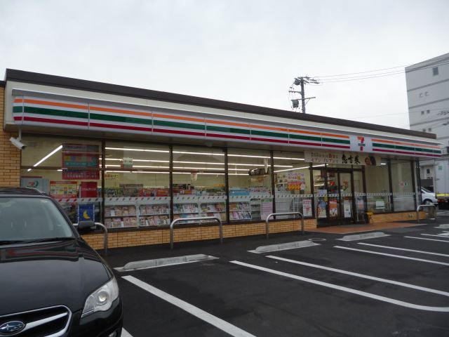 コンビニ　セブンイレブン（コンビニ）まで200m