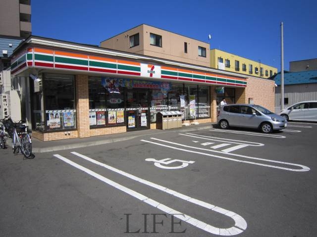 コンビニ　セブンイレブン東札幌5条4丁目店（コンビニ）まで229m