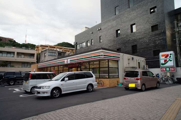 コンビニ　セブンイレブン鹿児島照国神社前店（コンビニ）まで576m