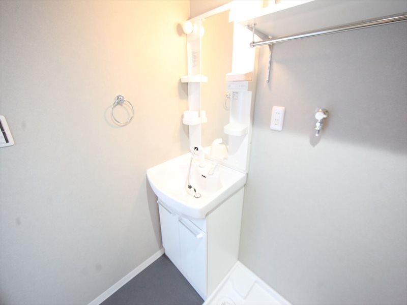 洗面設備　脱衣所　独立洗面台（シャンプードレッサー付）