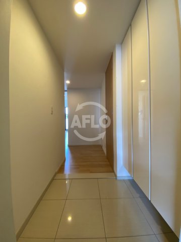 玄関　ロジュマンタワー梅田　玄関