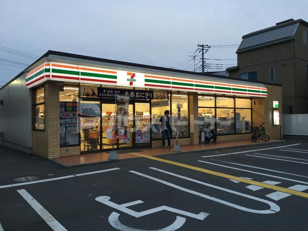 コンビニ　セブンイレブン草加新田店（コンビニ）まで430m