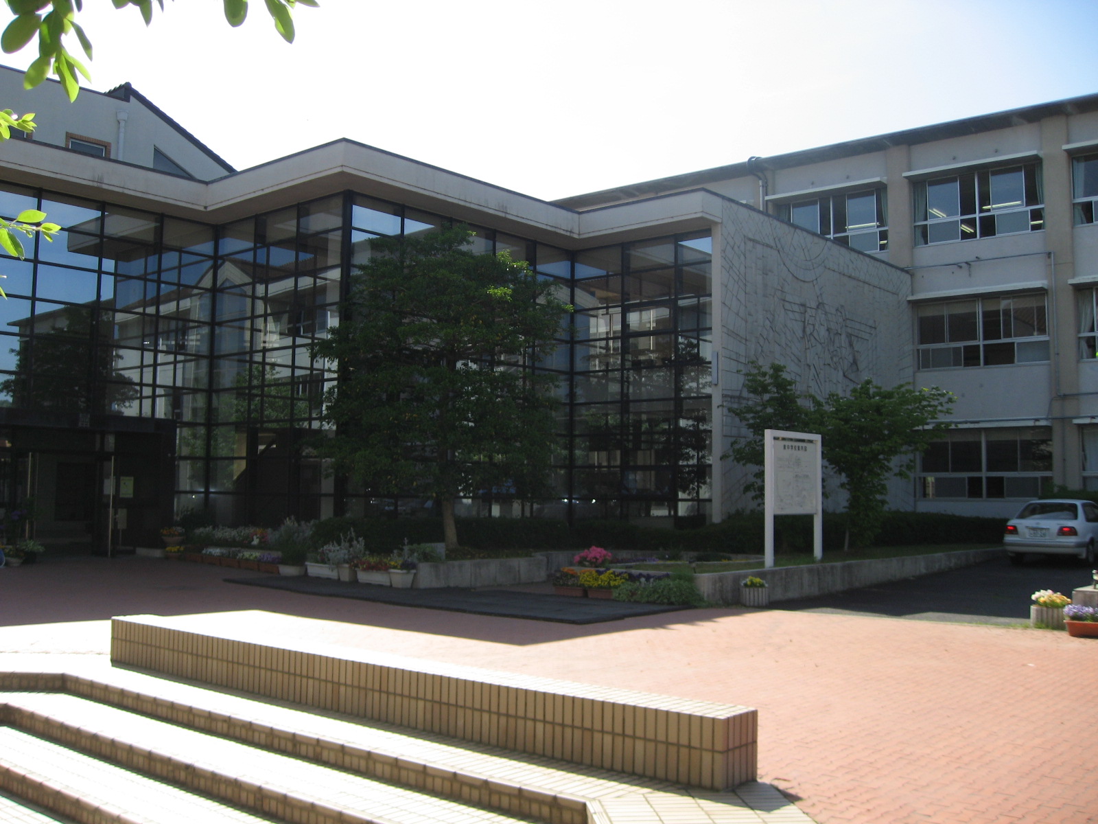 中学校　土岐市立泉中学校（中学校）まで807m