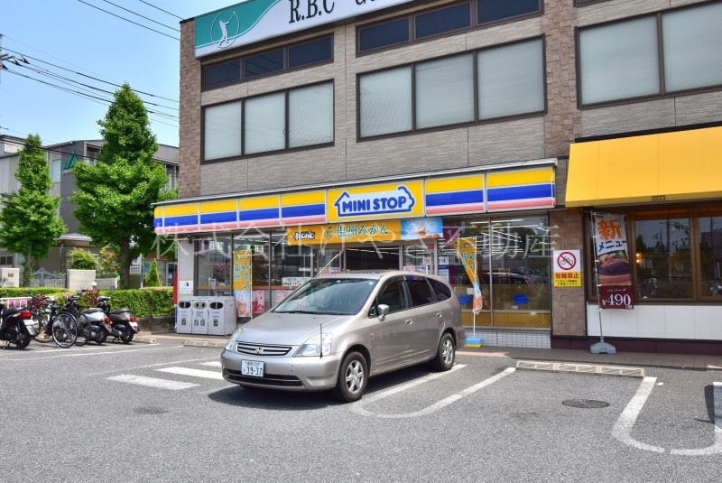 コンビニ　ミニストップ板橋四葉店（コンビニ）まで701m