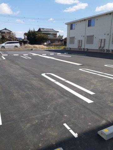 駐車場　駐車場があるので、車を買う予定の方も安心です