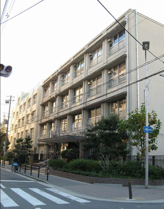 中学校　蒲生中学校（中学校）まで300m