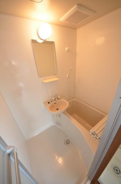 バス・シャワールーム　☆ゆったりバスルーム☆