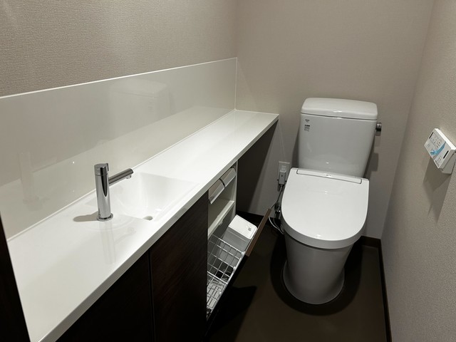 トイレ　※写真は同タイプ住戸です。