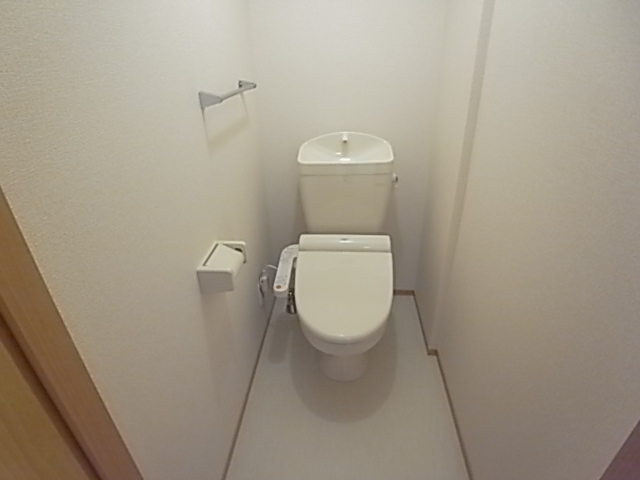 トイレ　同メーカーの類似写真です