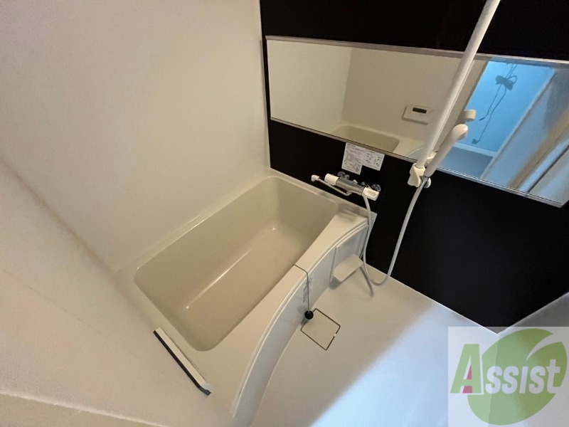 バス・シャワールーム　お風呂になります。一日の疲れを癒してくださいね。