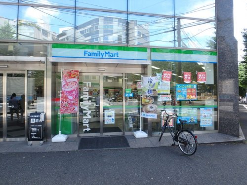 コンビニ　ファミリーマート青葉台駅南店（コンビニ）まで296m