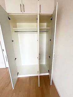 収納　★ハンガーラック付き、上部収納も有り★