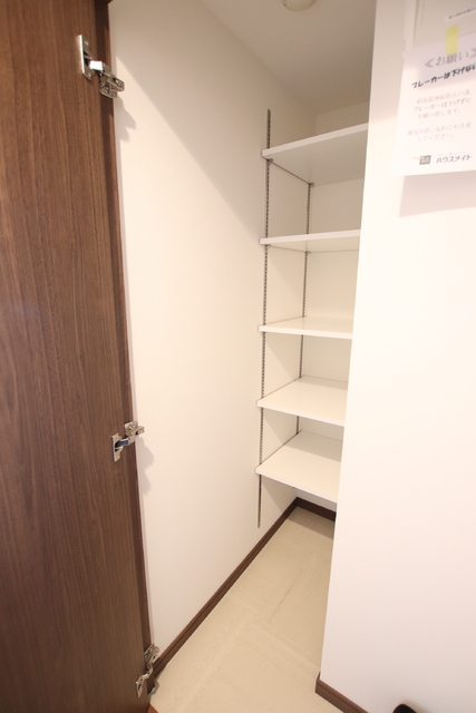 玄関　収容力のあるシューズボックス付