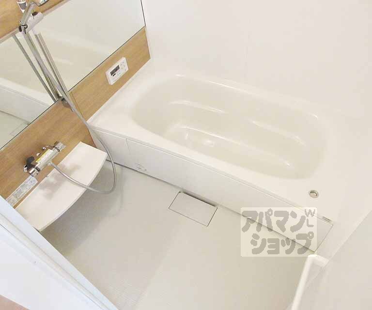 バス・シャワールーム　一坪タイプの大きなお風呂