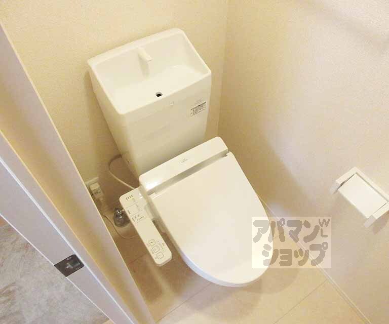 トイレ　ウォシュレットついています