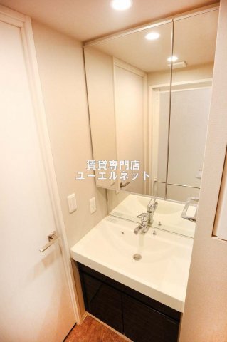 洗面設備　清潔感ある独立洗面台で毎日気持ちよく♪